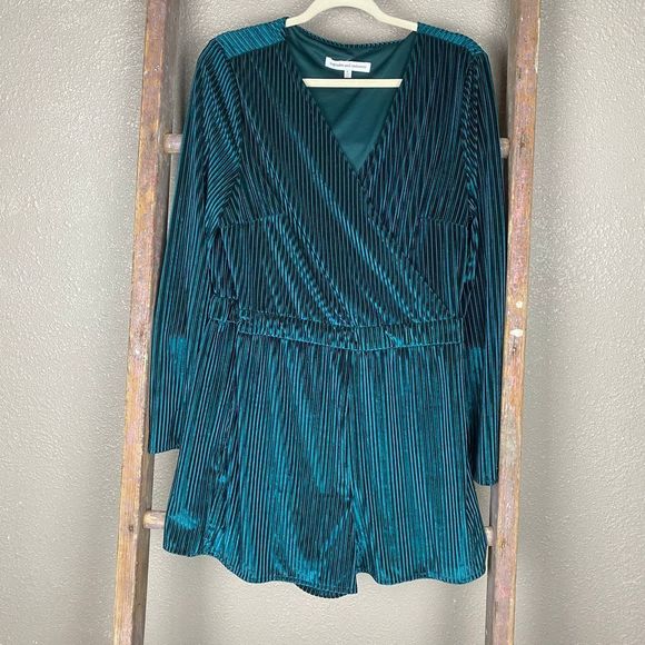 Cupcakes and Cashmere Caden Velvet Ribbed Romper - Picture 6 of 8